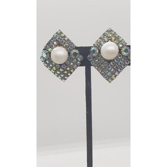 Vintage AB Aurora Borealis Rhinestone Clip On Earrings Faux Pearl Center 50s 60s - Picture 8 of 13